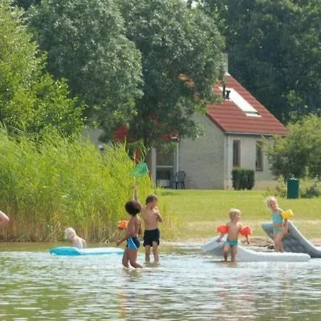 Holiday home Broeckhuys Lakeview Vip Bungalows 6p With Sauna Aan Het Water Met Wijds Uitzicht