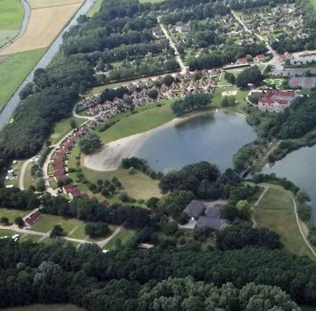 Отель Broeckhuys Lakeview Vip Bungalows 6p With Sauna Aan Het Water Met Wijds Uitzicht Ewijk