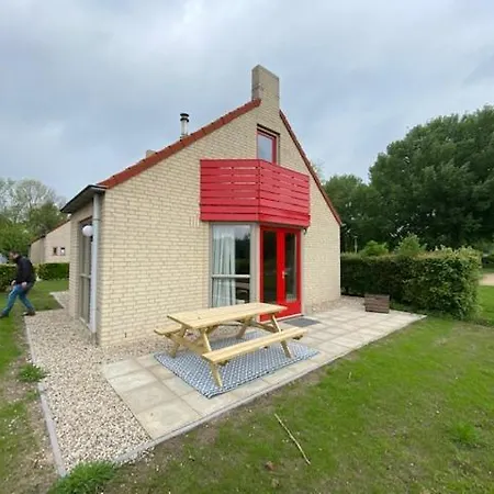 Отель Broeckhuys Lakeview Vip Bungalows 6p With Sauna Aan Het Water Met Wijds Uitzicht